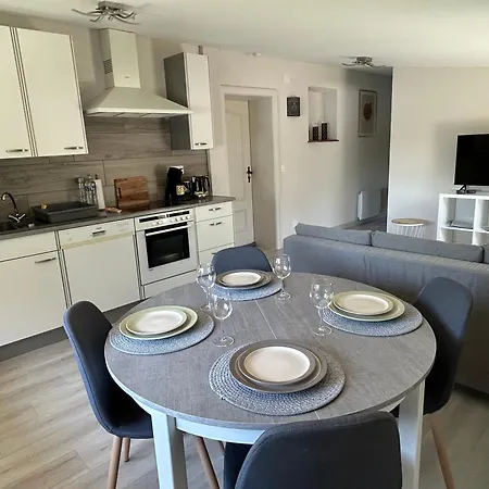 Au Domaine Du Cygne Apartment *